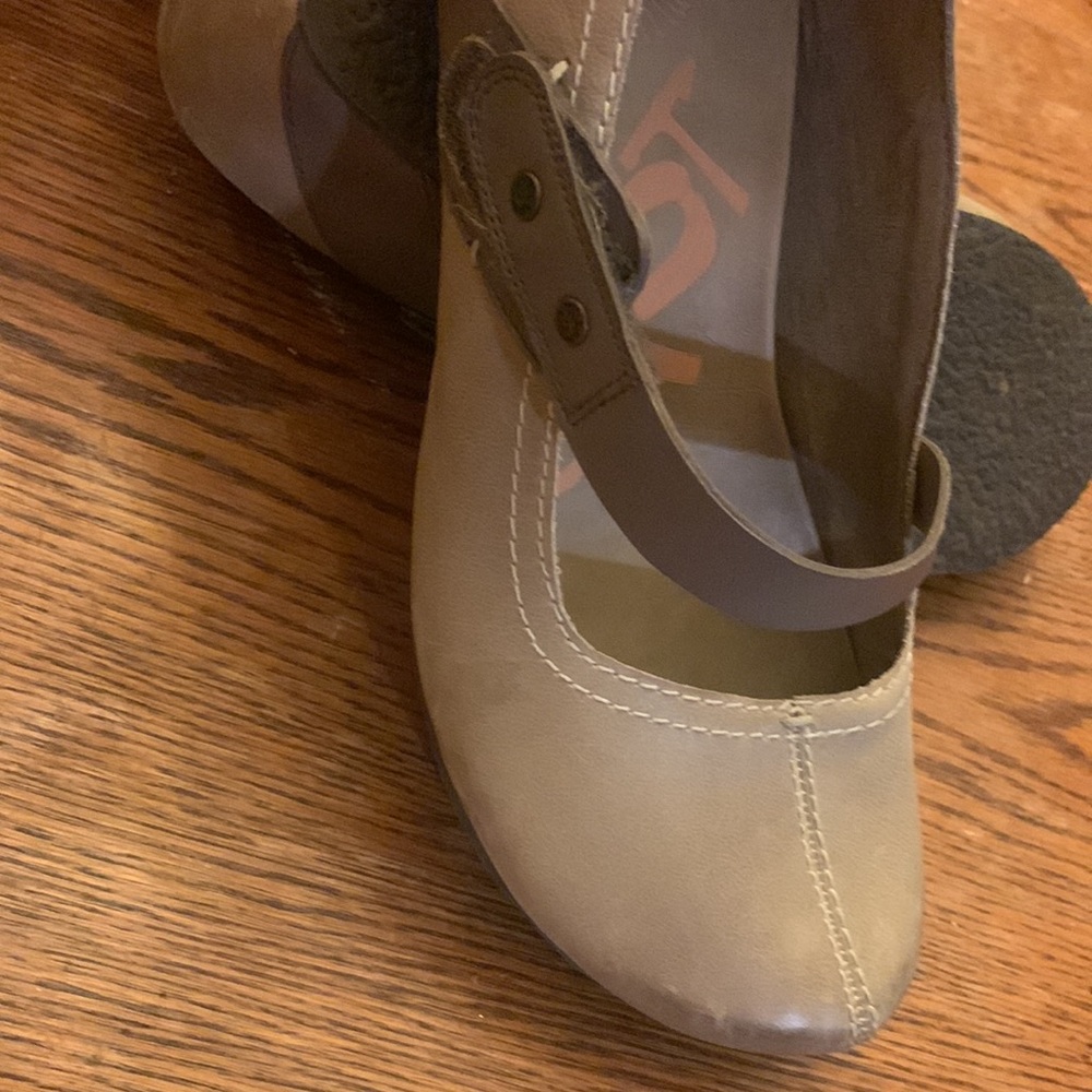 Shoes - Picture 4 of 4